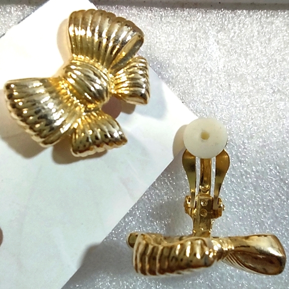 Gold Bows Clip-on Earrings - Picture 5 of 7